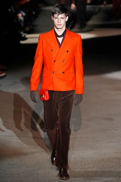 Look 33